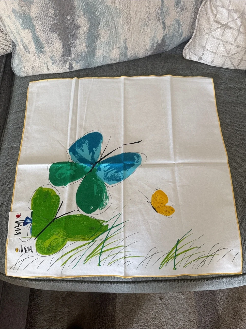 NWT Vera Neumann “Flights of Fancy” Tablecloth and 8 napkins set NOS